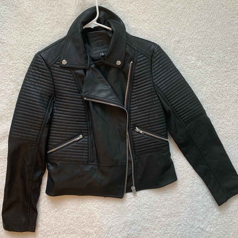 BLACK LEATHER JACKET!!! MAX STUDIO!